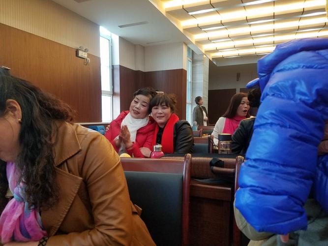 红玫瑰婚介·婚庆礼仪服务 | 执子之手，许你一场玫瑰色的梦